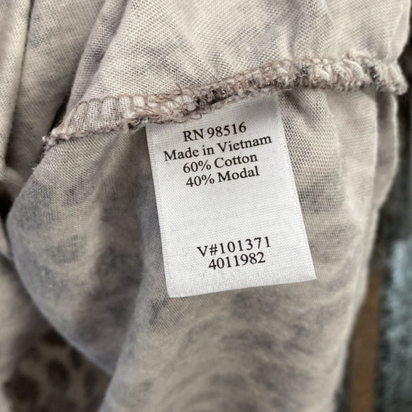 Coldwater Creek Cheetah Boat Neck 3/4 Sleeve Top - Picture 5 of 9